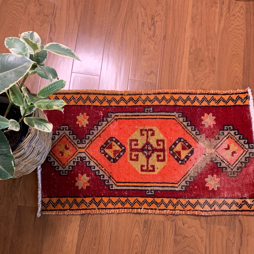 VINTAGE TURKISH RUG